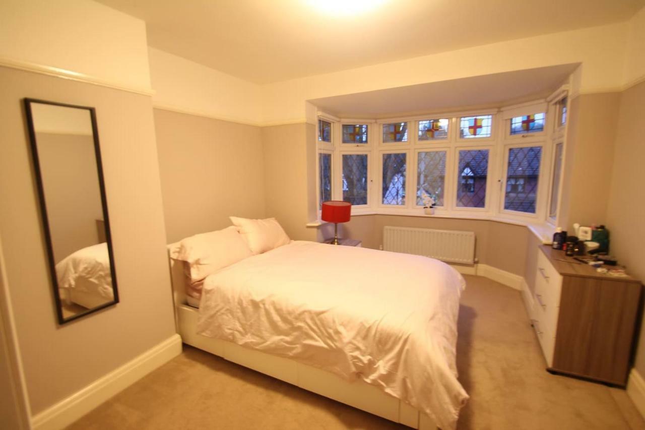 Oak Tree Villa London Exterior photo